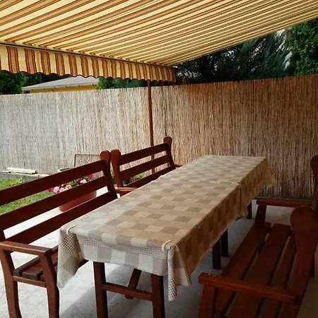 Oregano Vendeghaz Es Apartmanhaz