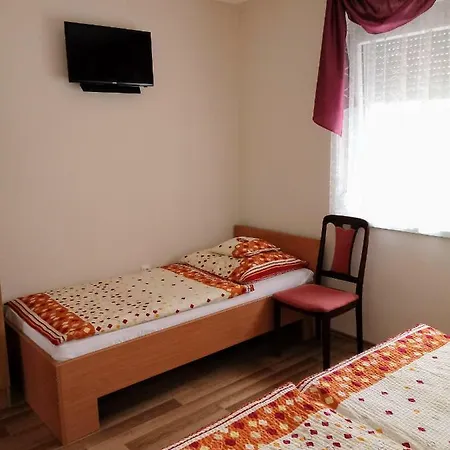 Oregano Vendeghaz Es Apartmanhaz Affittacamere