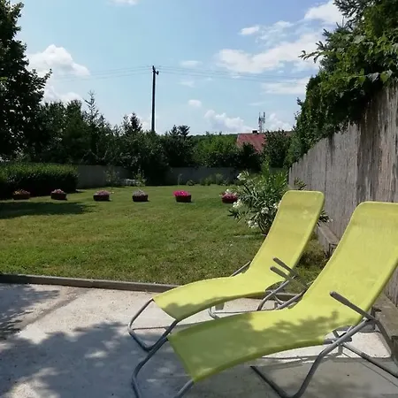 Affittacamere Oregano Vendeghaz Es Apartmanhaz *