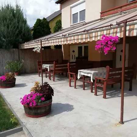 Oregano Vendeghaz Es Apartmanhaz